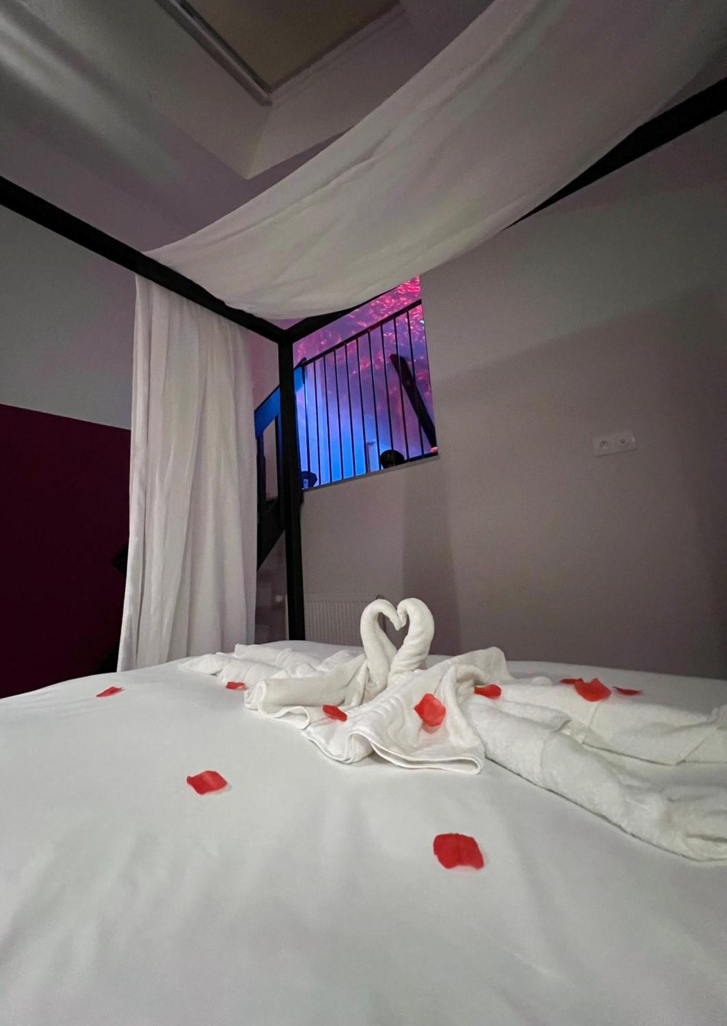 50 Nuances D'Amour - Jacuzzi / Massage / Cinema Moirans Exteriör bild