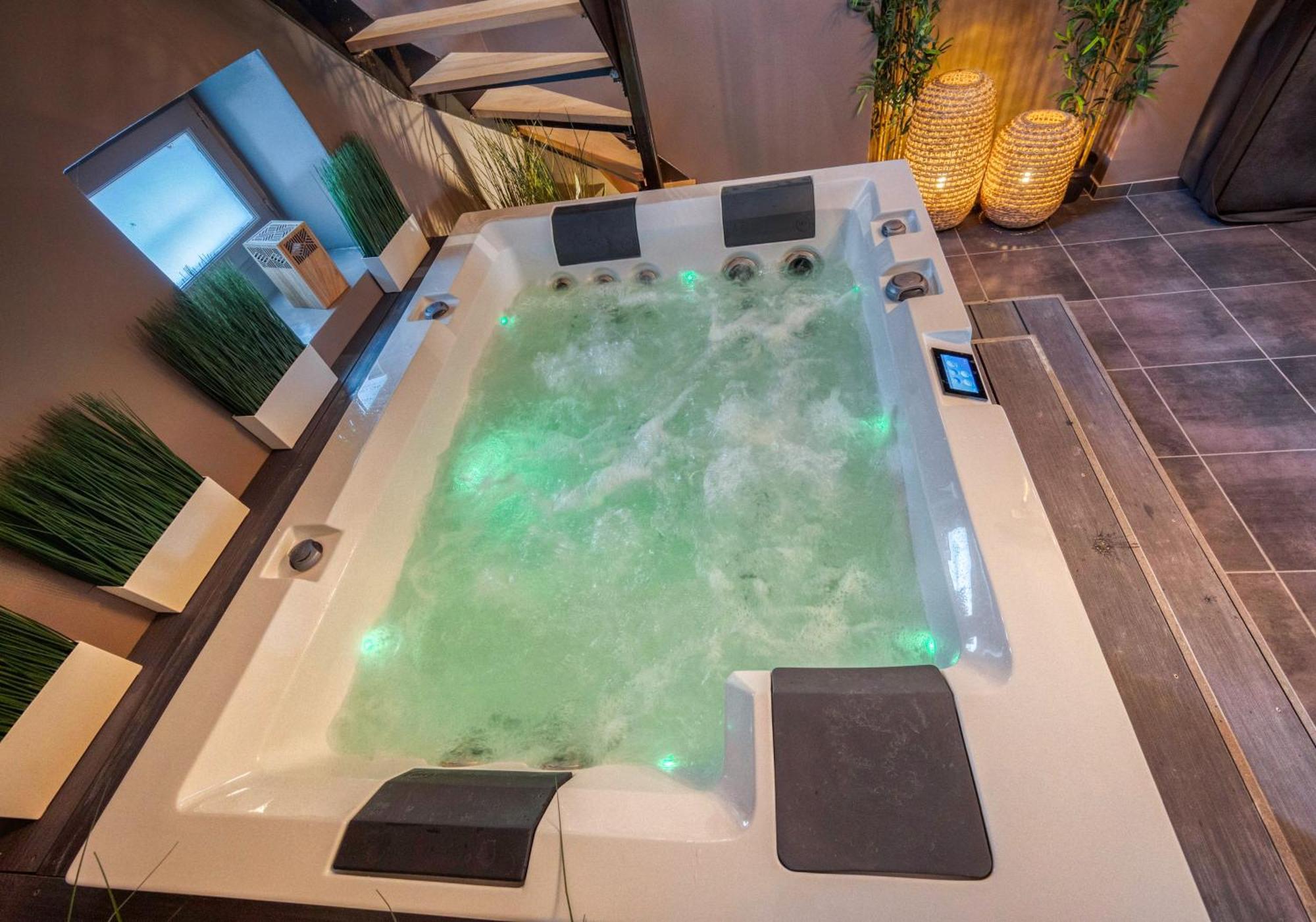 50 Nuances D'Amour - Jacuzzi / Massage / Cinema Moirans Exteriör bild