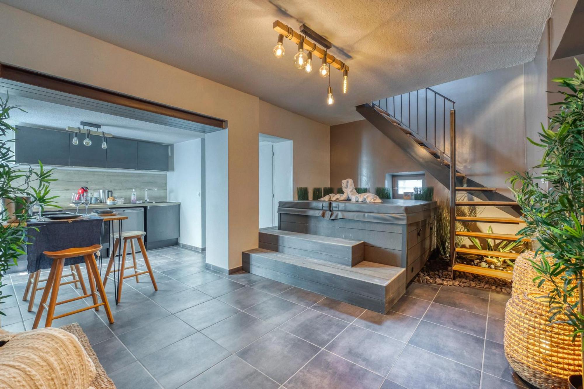 50 Nuances D'Amour - Jacuzzi / Massage / Cinema Moirans Exteriör bild